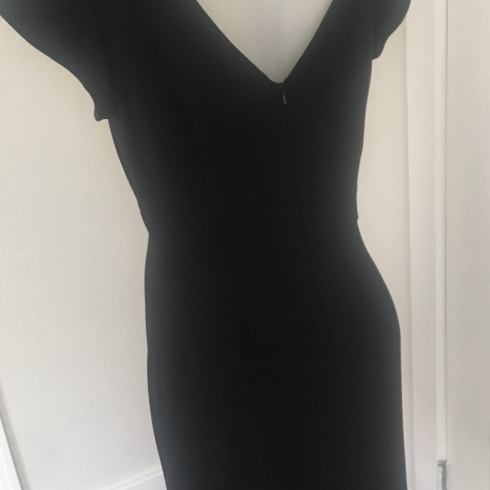 Super flattering classic little black dress - Picture 3 of 6